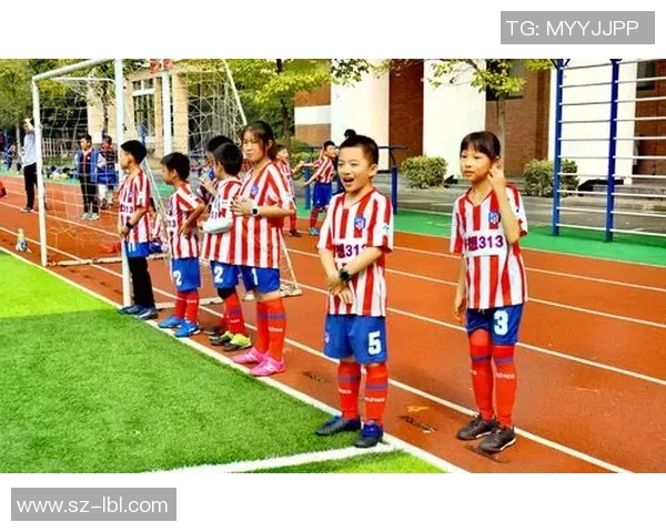 足球明星小宝贝的成长之路与梦想追逐的精彩故事