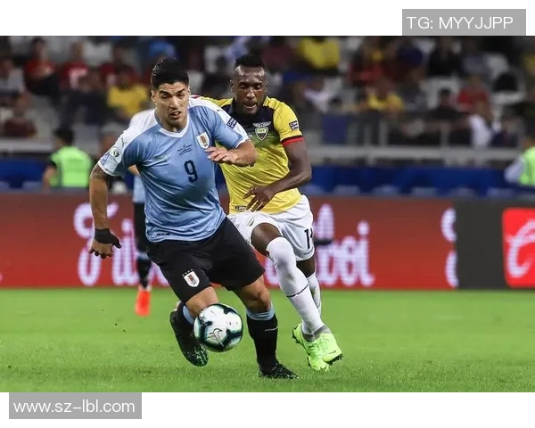 乌拉圭足球明星展现强健肌肉与运动魅力的完美结合 乌拉圭足球明星展现强健肌肉与运动魅力的完美结合