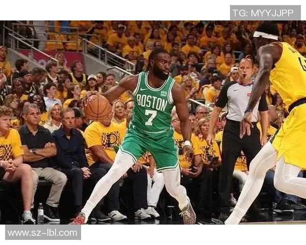 篮球明星的光辉瞬间与场上风采的完美结合展现了他们的无限魅力与拼搏精神